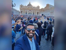 Singaporean theology student Dominic Nalpon managed to arrive at the center of St. Peter’s Square in time to hear the awaited “Habemus papam!” (“We have a pope!”) announcement and see the new Holy Father, Pope Leo XIV, on May 8, 2025.